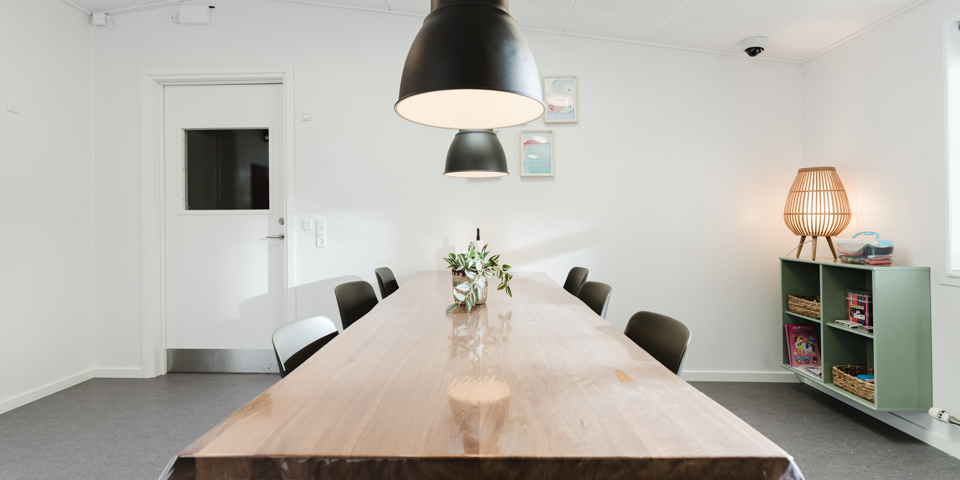 Stue i Ungehuset Røjleskov