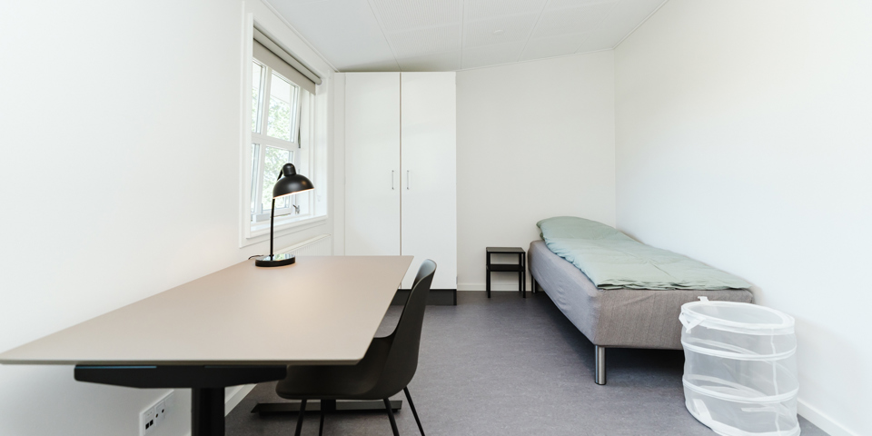 Et værelse i Ungehuset Røjleskov